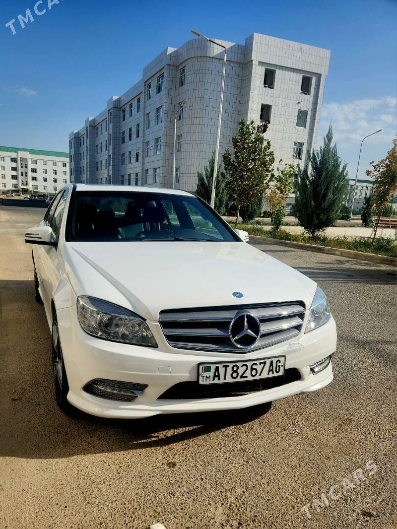 Mercedes-Benz C300 2011 - 200 000 TMT - Podwoýski köç. (Bitarap Türkmenistan şaýoly) - img 4