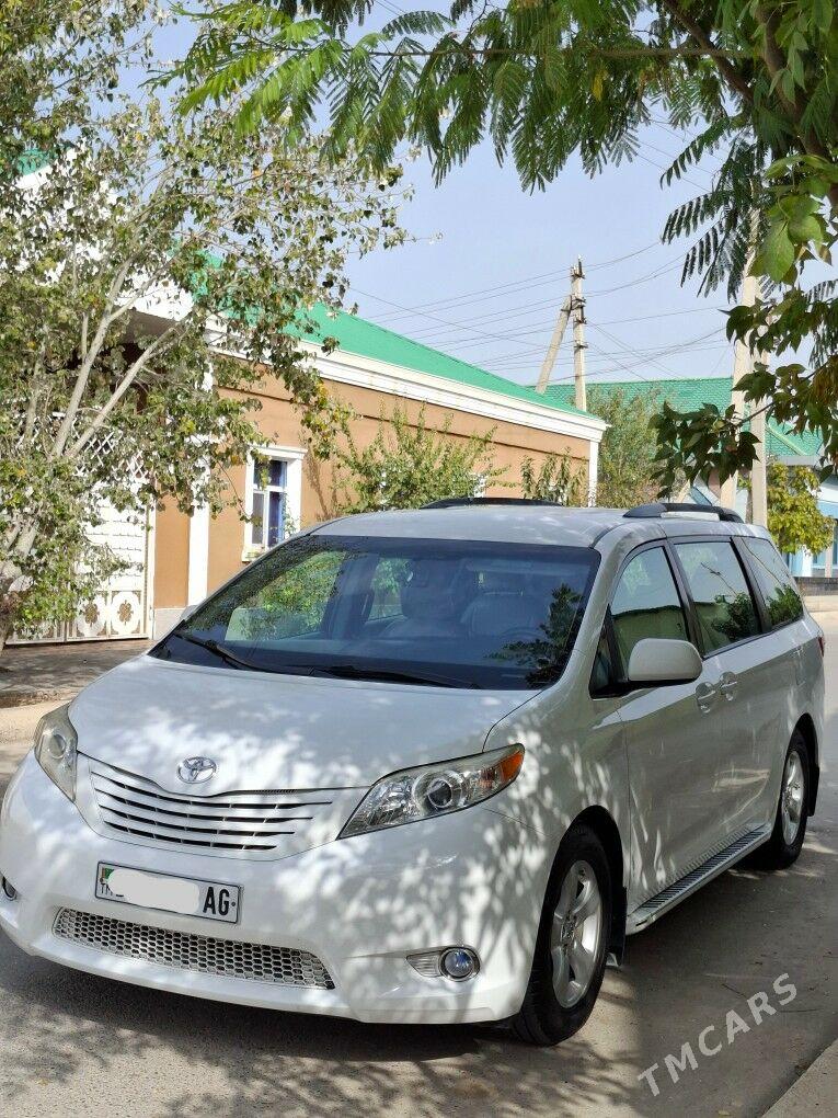 Toyota Sienna 2017 - 360 000 TMT - Aşgabat - img 6