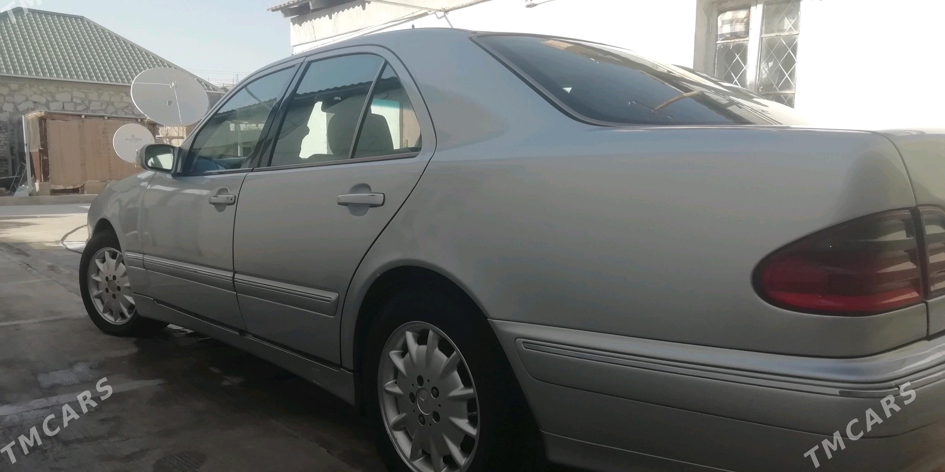 Mercedes-Benz E-Class 2001 - 110 000 TMT - Балканабат - img 3