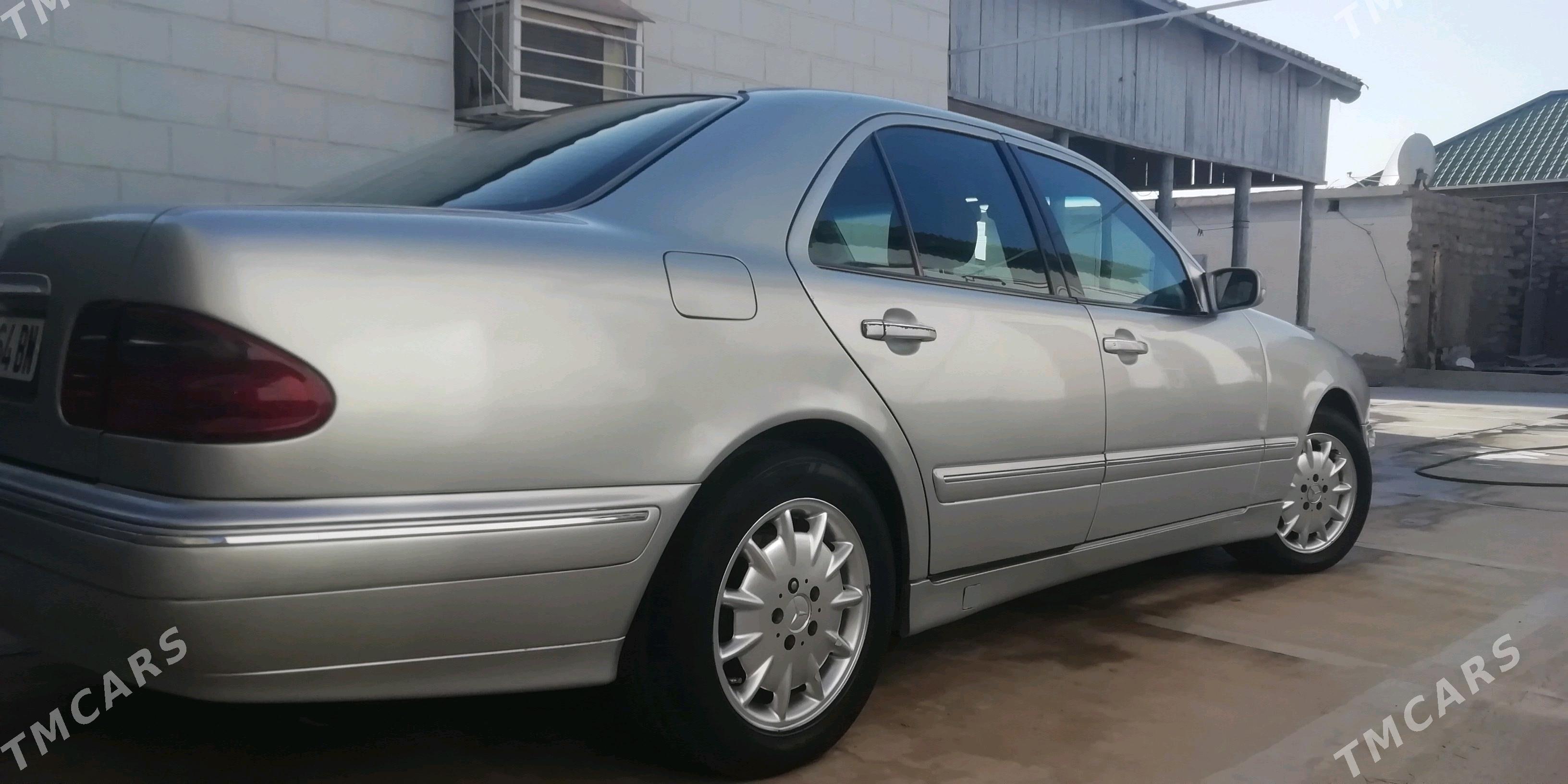 Mercedes-Benz E-Class 2001 - 110 000 TMT - Балканабат - img 2