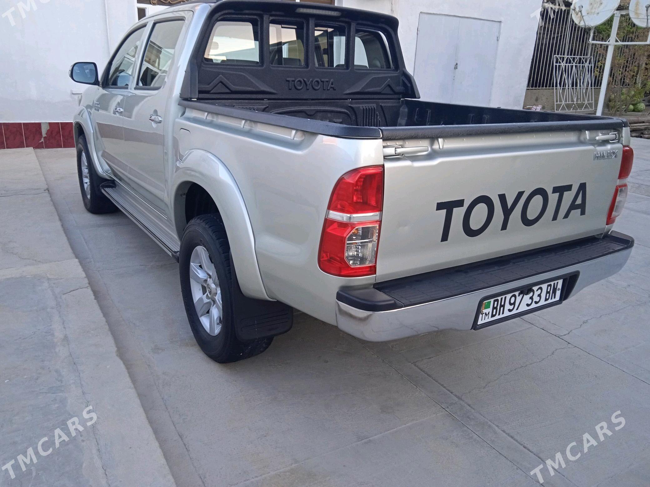 Toyota Hilux 2013 - 390 000 TMT - Balkanabat - img 3