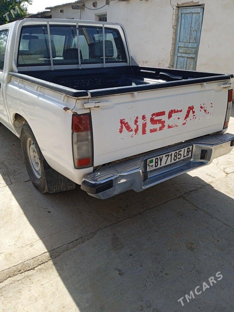 Nissan Navara 2010 - 150 000 TMT - Койтендаг - img 3