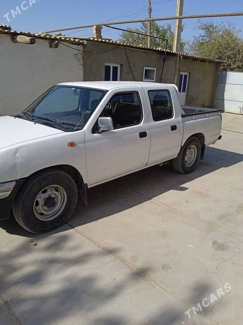 Nissan Navara 2010 - 150 000 TMT - Койтендаг - img 1