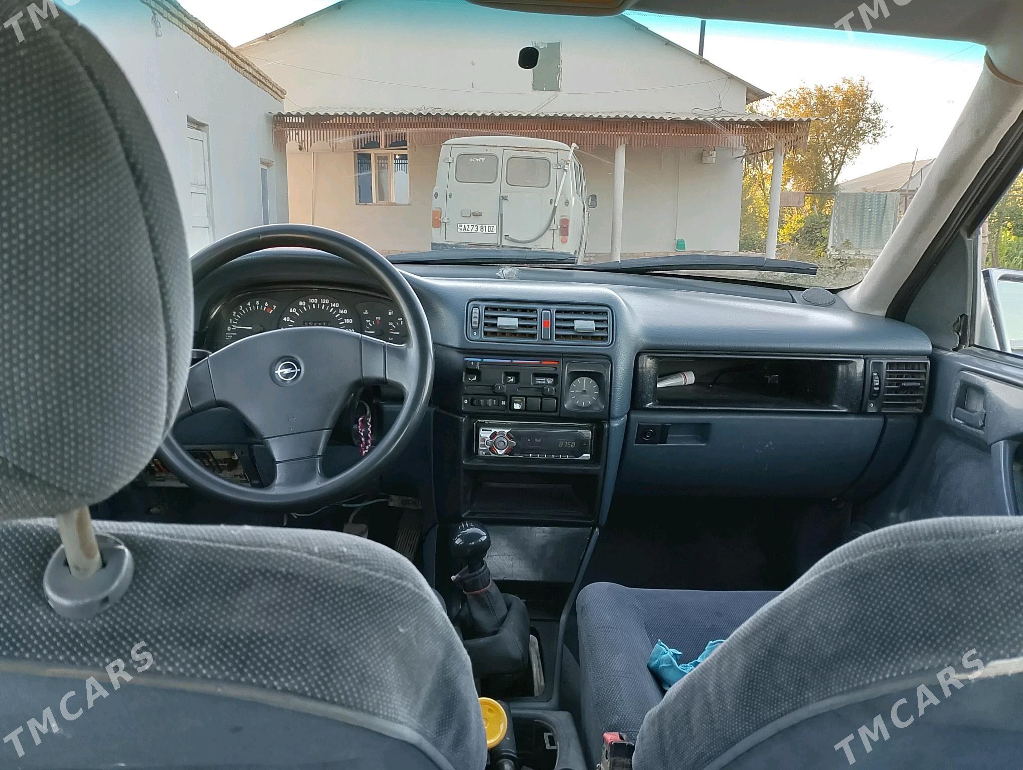 Opel Vectra 1990 - 45 000 TMT - Гороглы (Тагта) - img 4