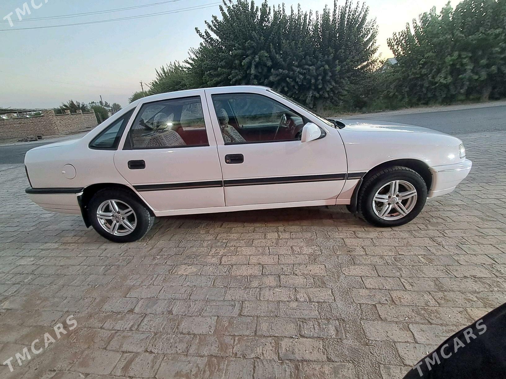 Opel Vectra 1992 - 43 000 TMT - Сакарчага - img 3