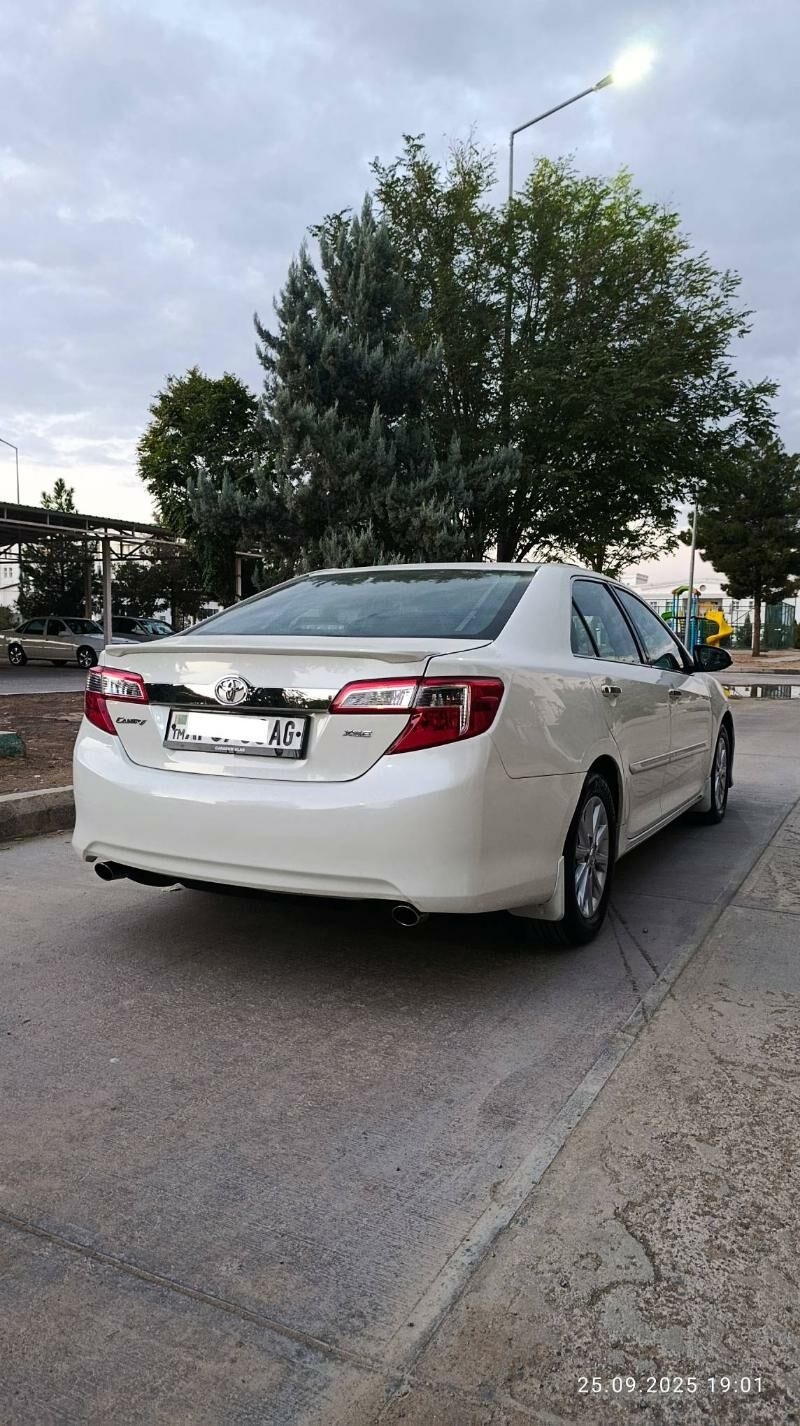 Toyota Camry 2013 - 274 000 TMT - Кëши - img 5