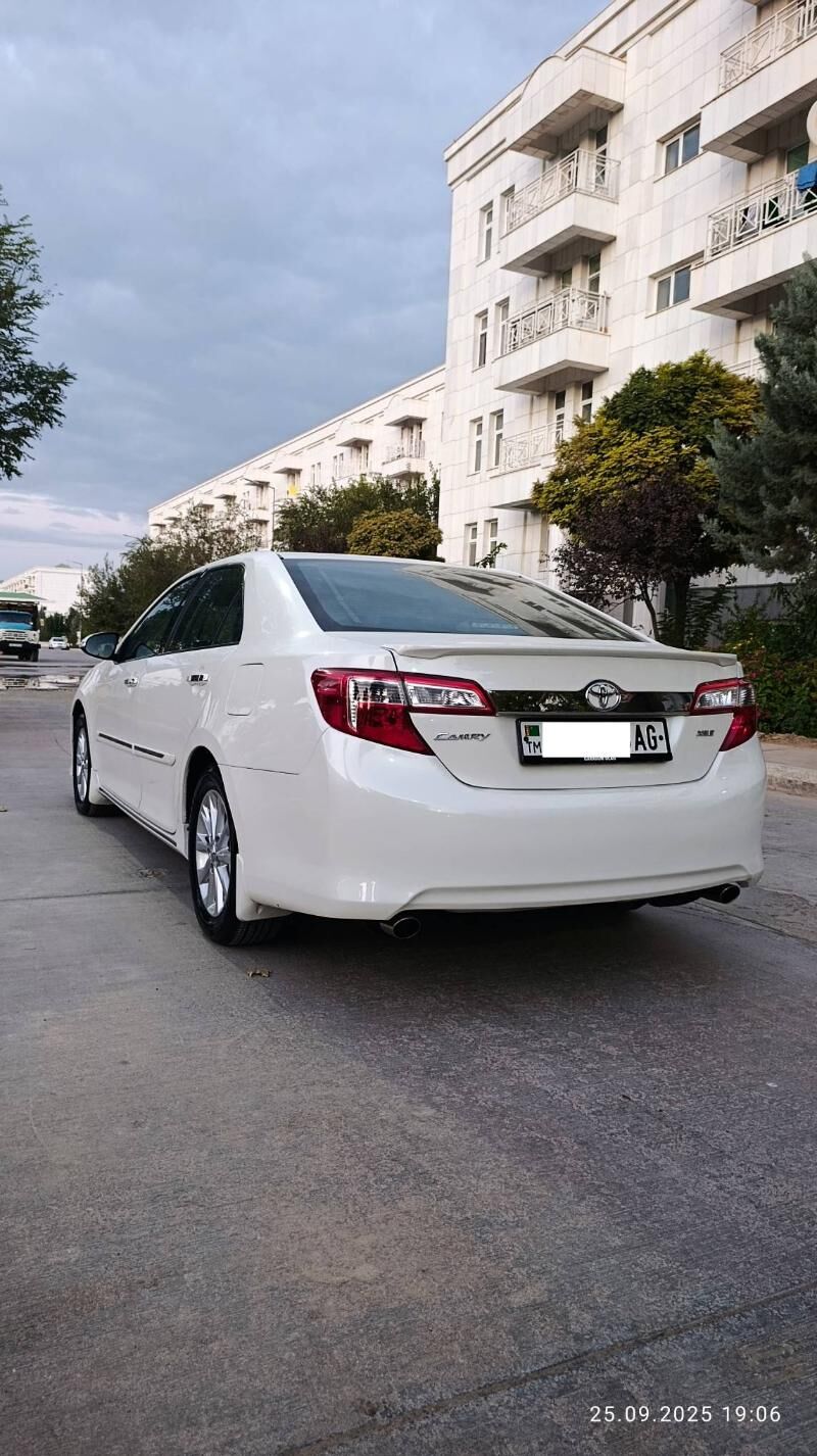 Toyota Camry 2013 - 274 000 TMT - Кëши - img 6