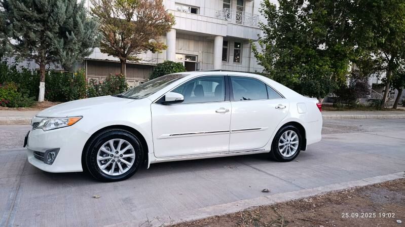 Toyota Camry 2013 - 274 000 TMT - Кëши - img 7