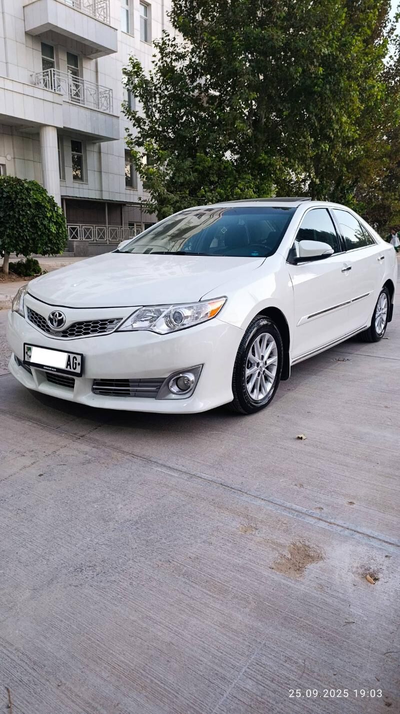 Toyota Camry 2013 - 274 000 TMT - Кëши - img 8