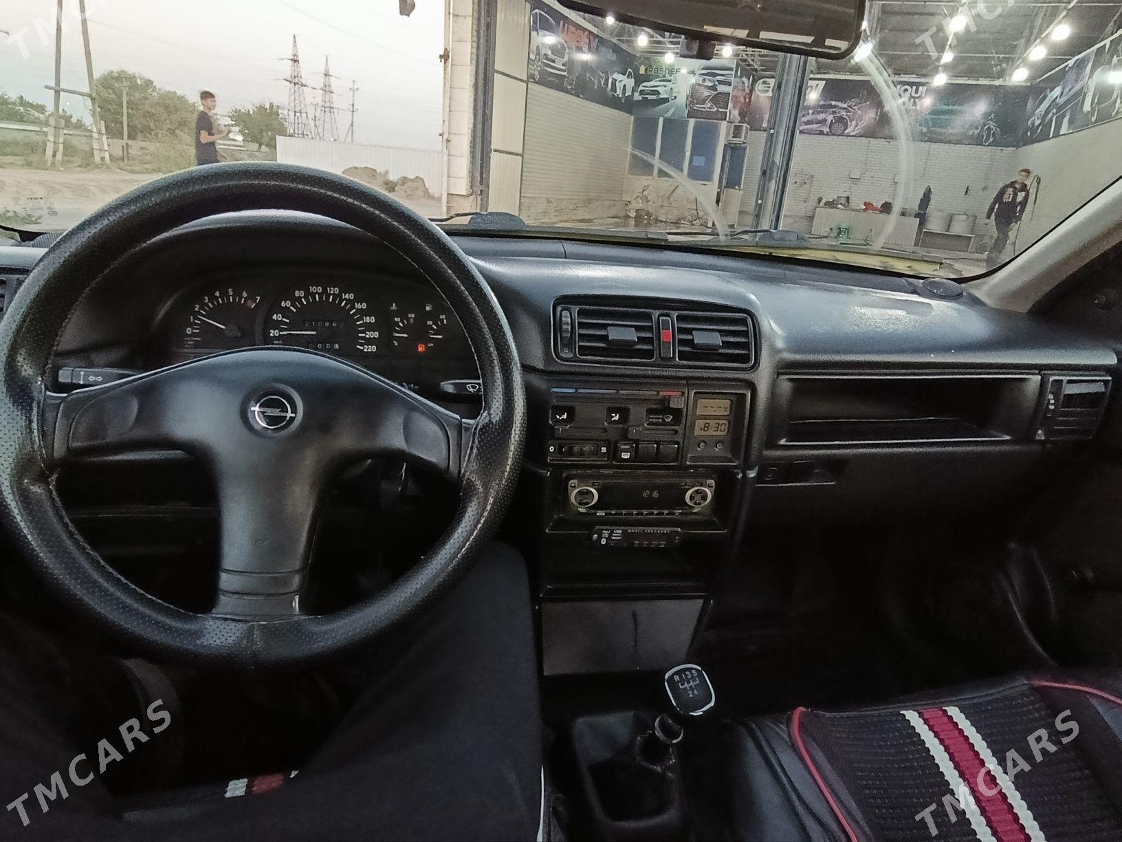 Opel Vectra 1993 - 23 000 TMT - Мары - img 4