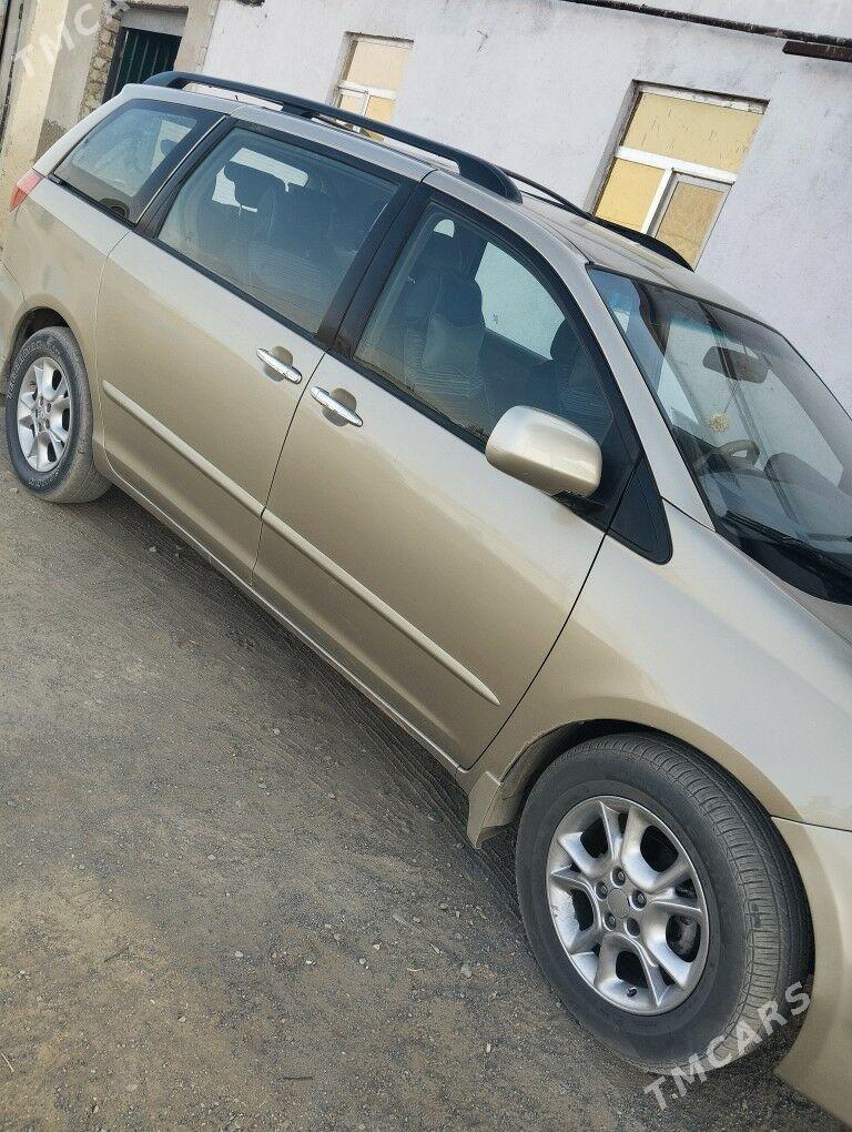 Toyota Sienna 2006 - 220 000 TMT - Койтендаг - img 3