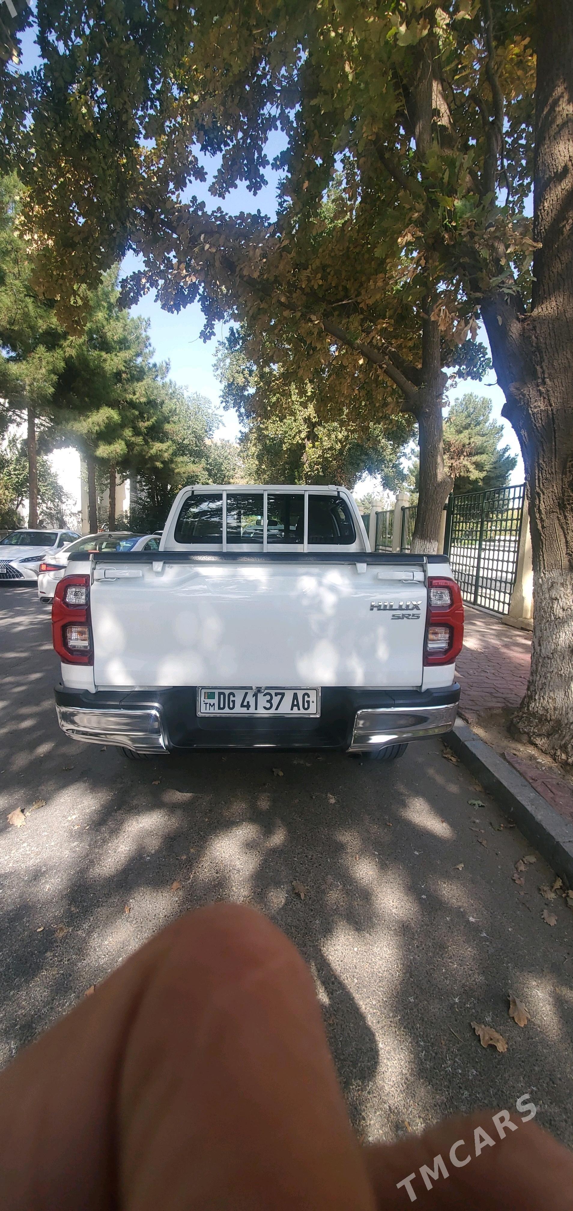 Toyota Hilux 2021 - 600 000 TMT - Aşgabat - img 2