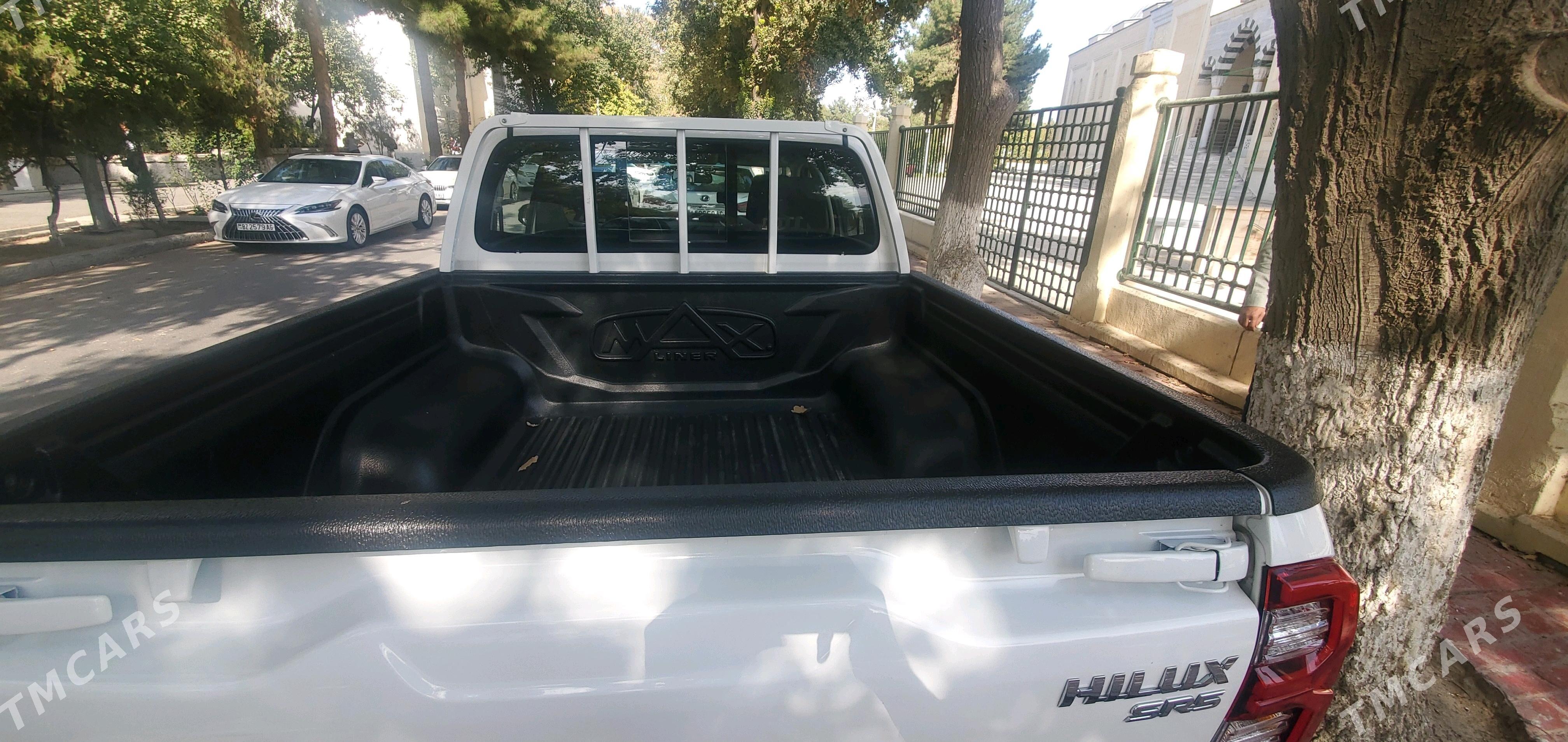Toyota Hilux 2021 - 600 000 TMT - Aşgabat - img 3