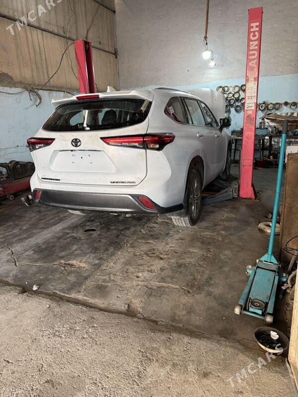 Toyota Highlander 2021 - 520 000 TMT - Мары - img 7