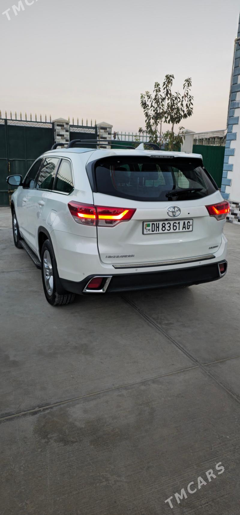 Toyota Highlander 2017 - 515 000 TMT - Бузмеин - img 2