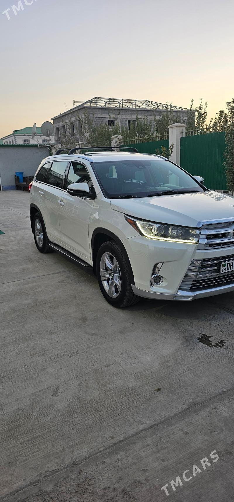 Toyota Highlander 2017 - 515 000 TMT - Бузмеин - img 5