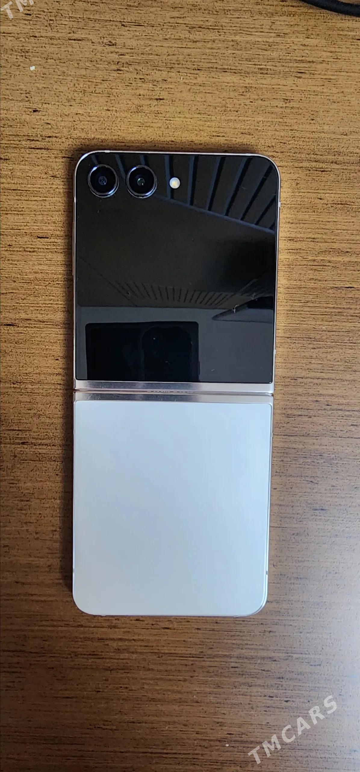 Z Flip 5 original - 4 mkr - img 3
