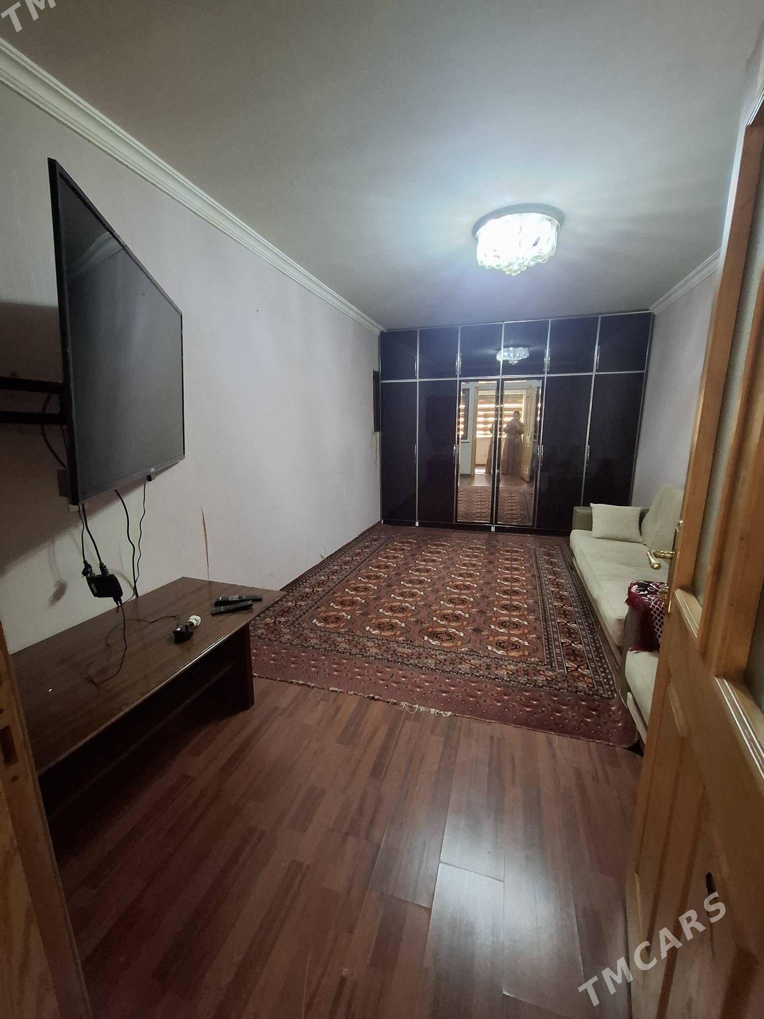 10 mkr. 4/1 etaj 2 KOMNAT - Ашхабад - img 5