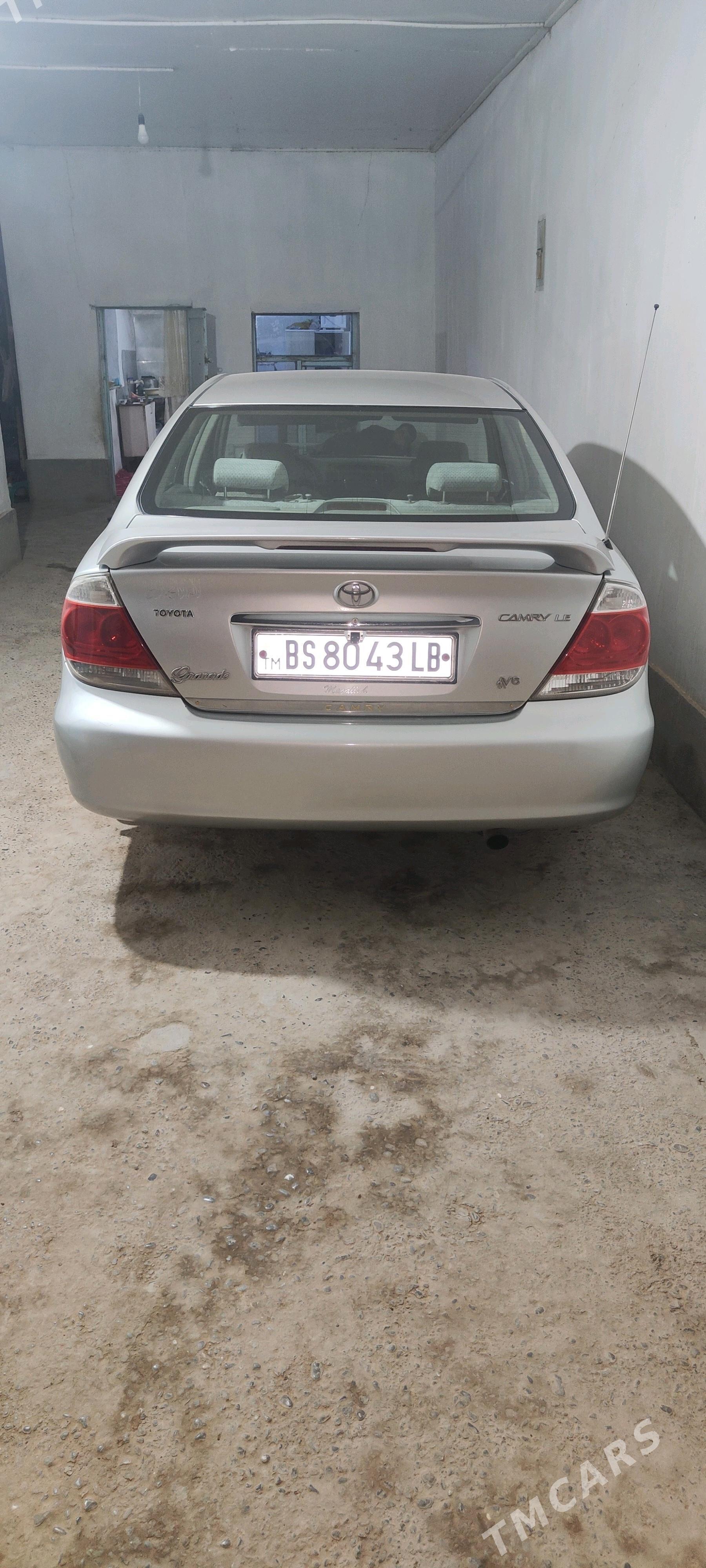 Toyota Camry 2004 - 220 000 TMT - Халач - img 5