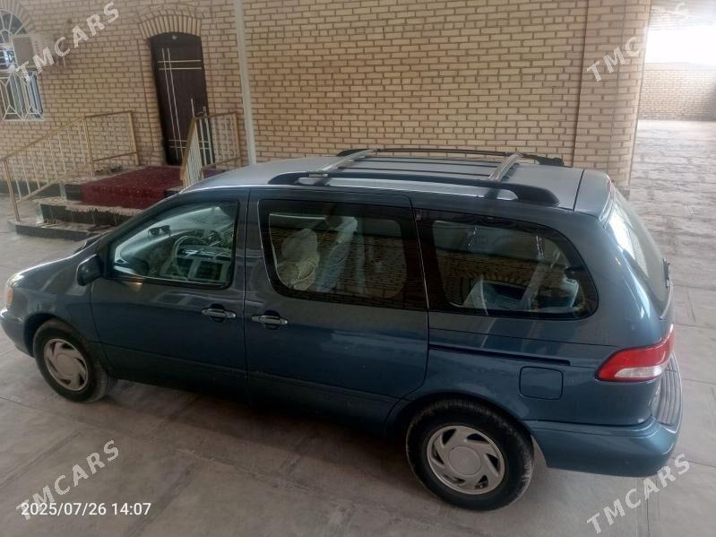Toyota Sienna 2001 - 180 000 TMT - Мары - img 7