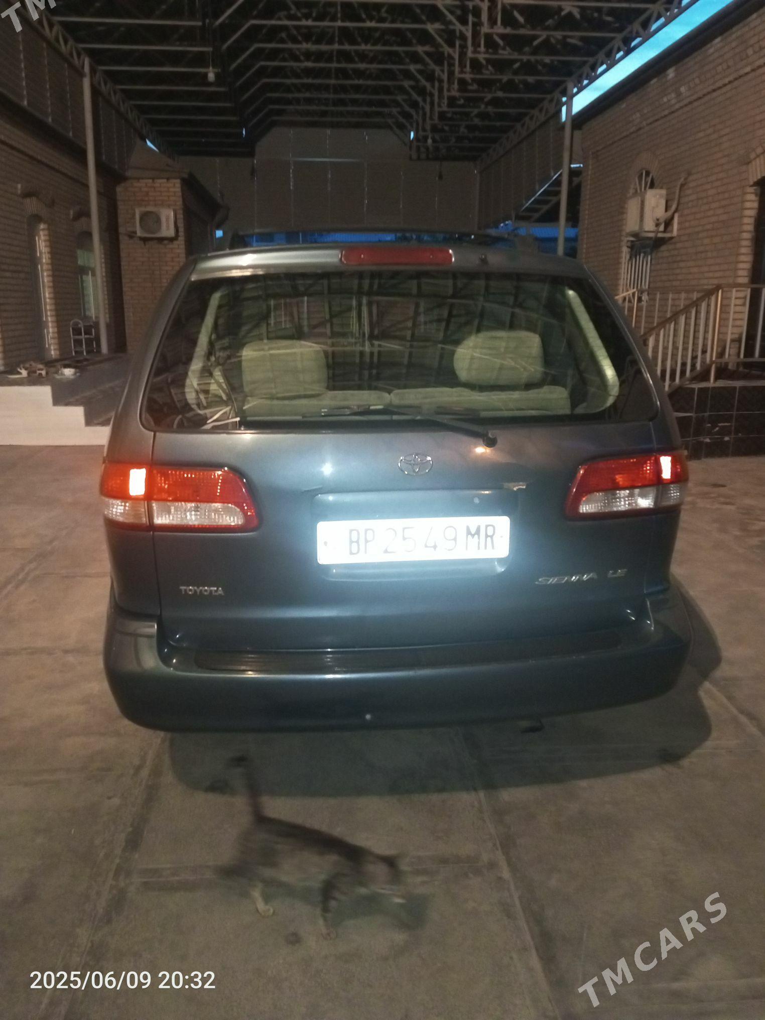 Toyota Sienna 2001 - 180 000 TMT - Мары - img 4