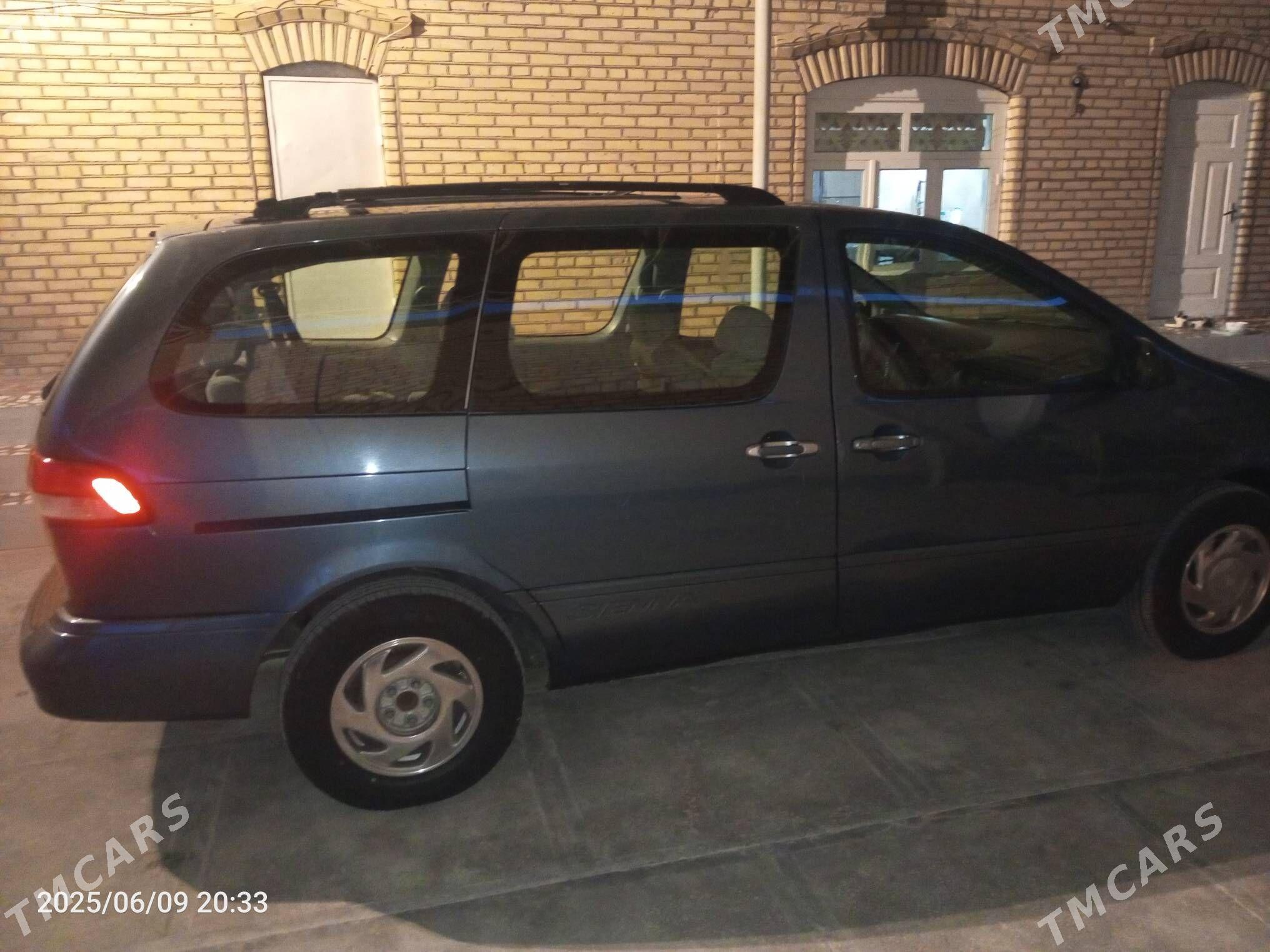 Toyota Sienna 2001 - 180 000 TMT - Мары - img 2