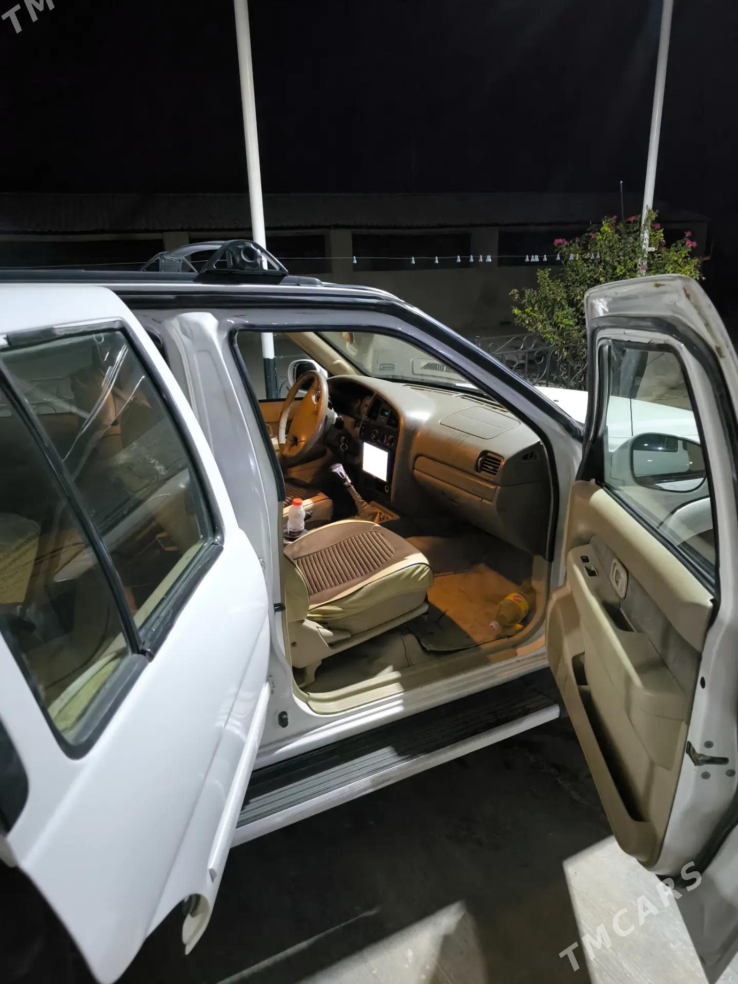 Nissan Pathfinder 2002 - 90 000 TMT - Baýramaly - img 10