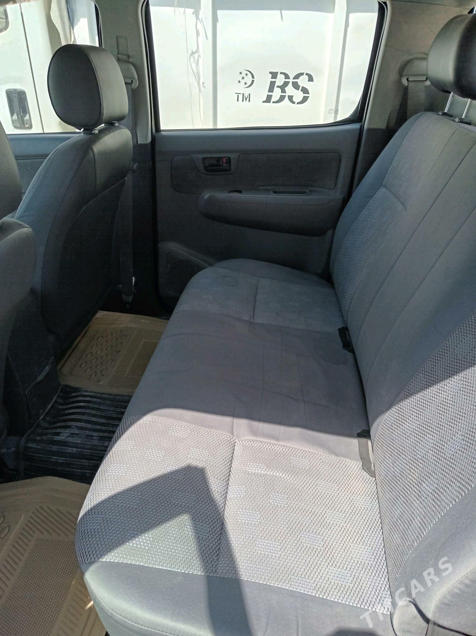 Toyota Hilux 2011 - 280 000 TMT - Койтендаг - img 3