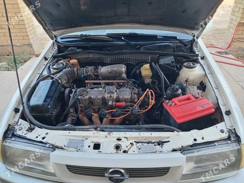 Opel Vectra 1994 - 35 000 TMT - Sakar - img 2