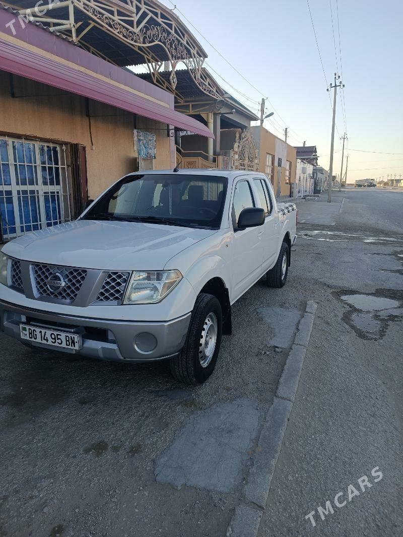 Nissan Navara 2011 - 150 000 TMT - Гумдаг - img 3