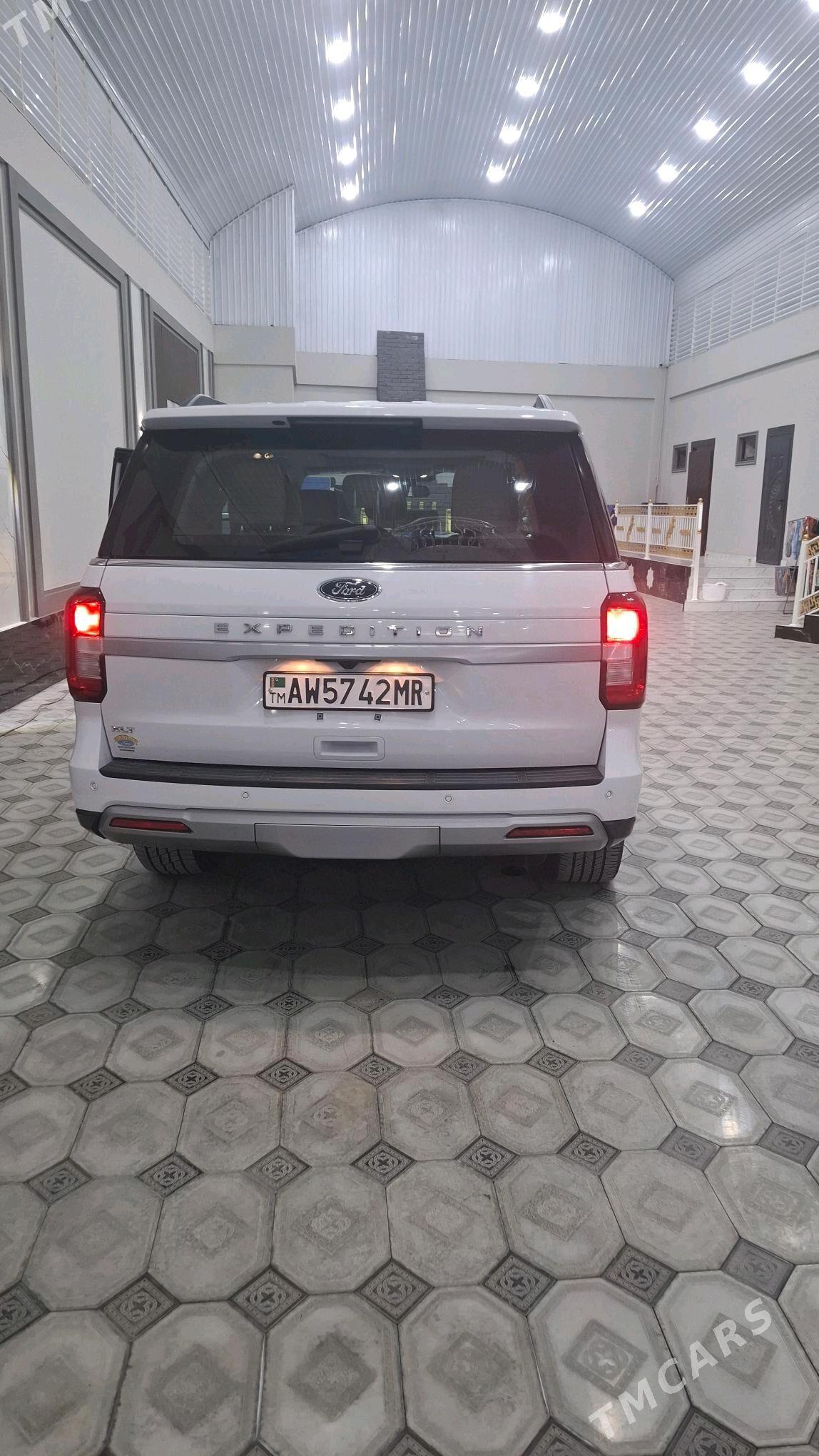 Ford Expedition 2022 - 700 000 TMT - Байрамали - img 10