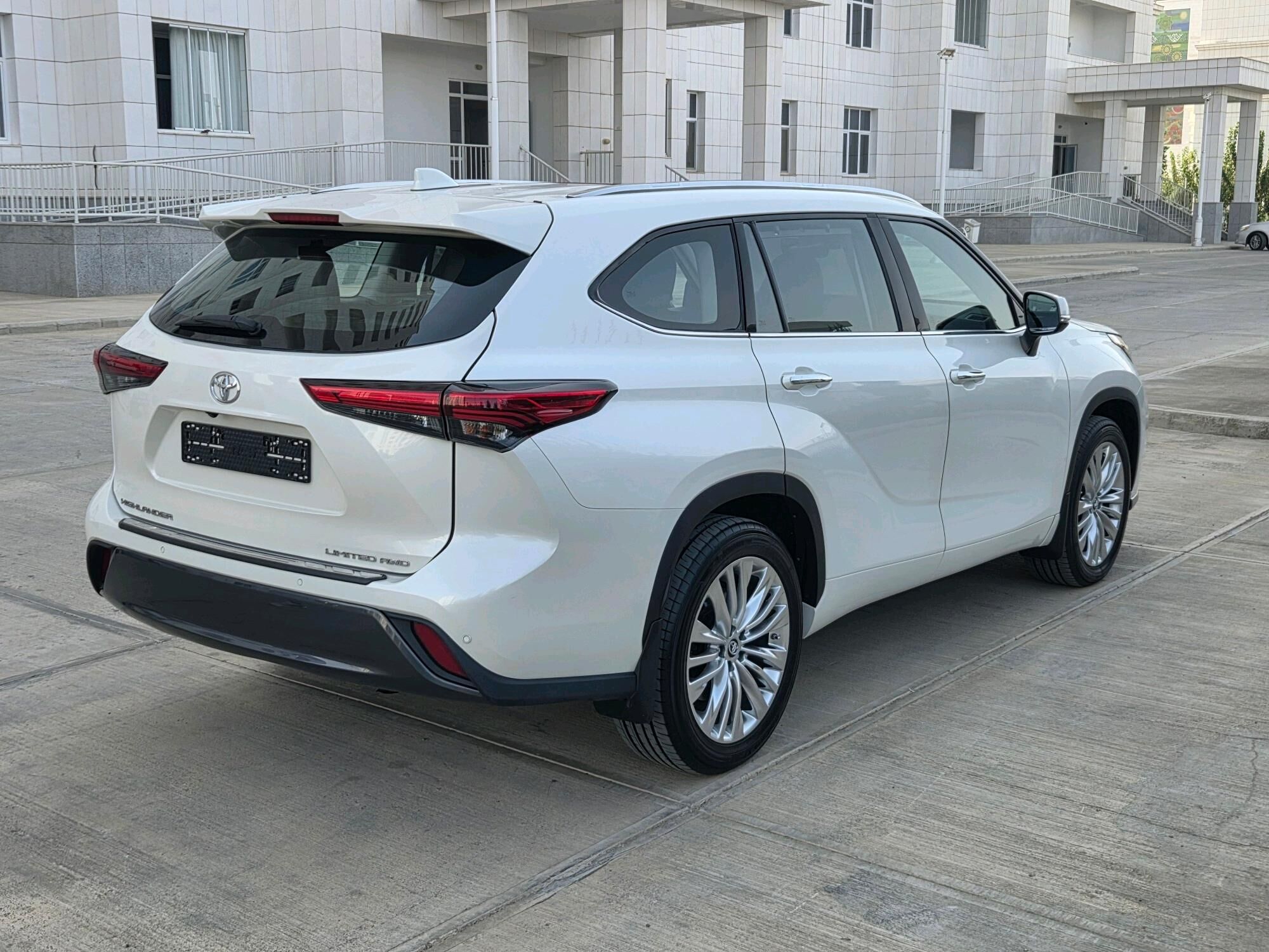 Toyota Highlander 2021 - 720 000 TMT - Ашхабад - img 4