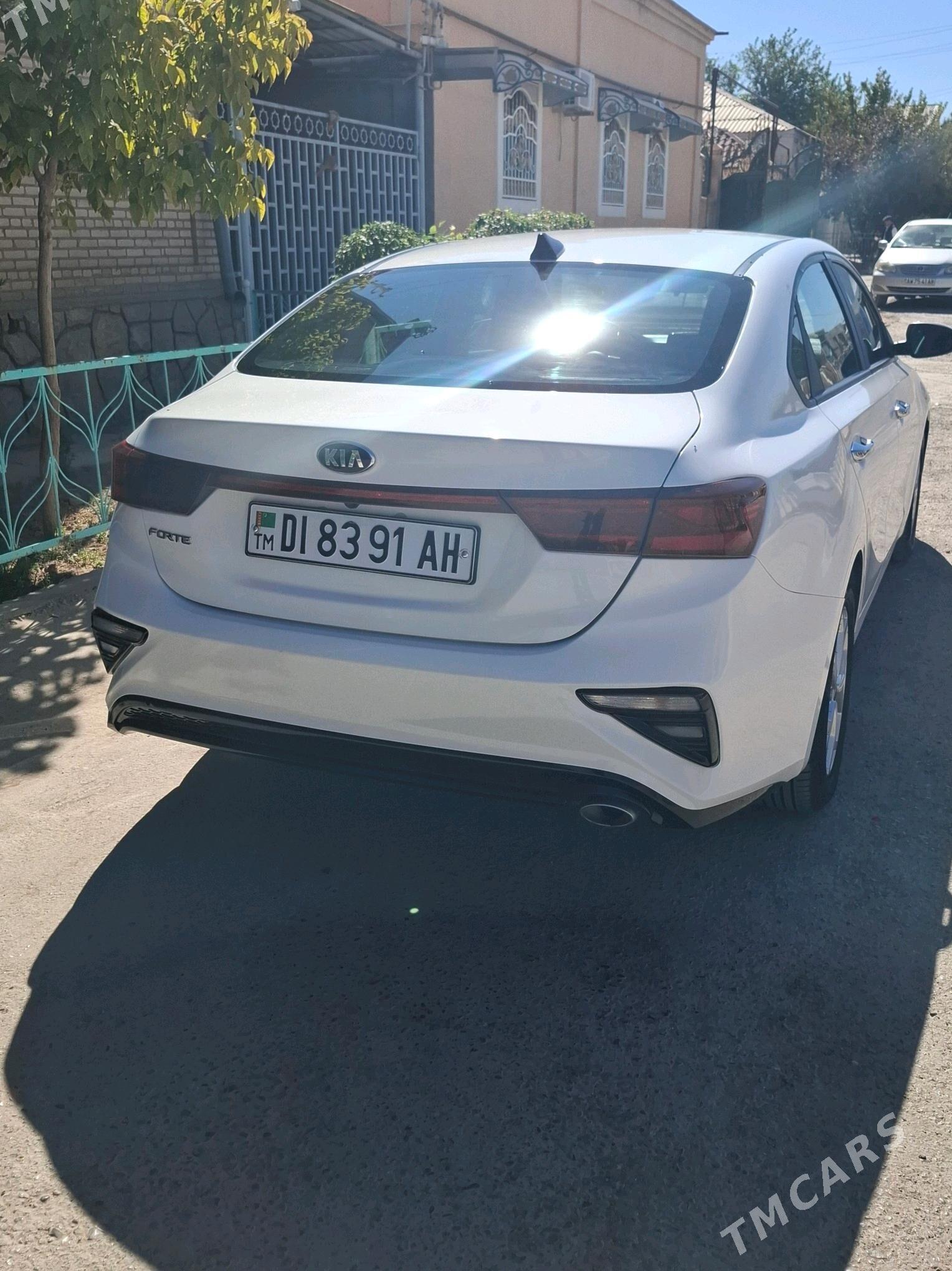 Kia Forte 2021 - 238 000 TMT - Podwoýski köç. (Bitarap Türkmenistan şaýoly) - img 3