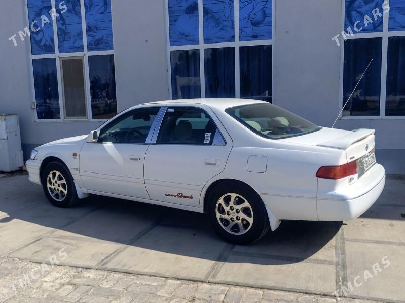 Toyota Camry 2001 - 160 000 TMT - Байрамали - img 2