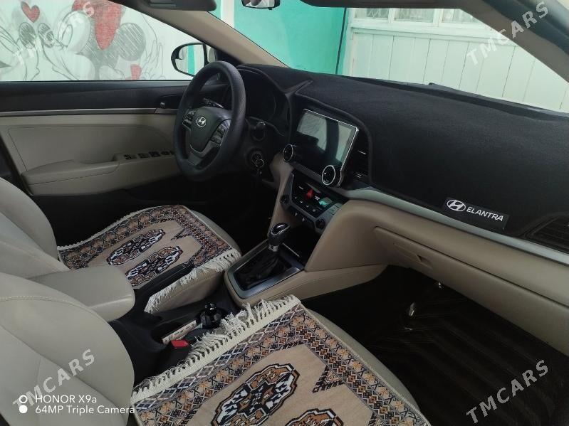 Hyundai Elantra 2017 - 175 000 TMT - Янбаш - img 8