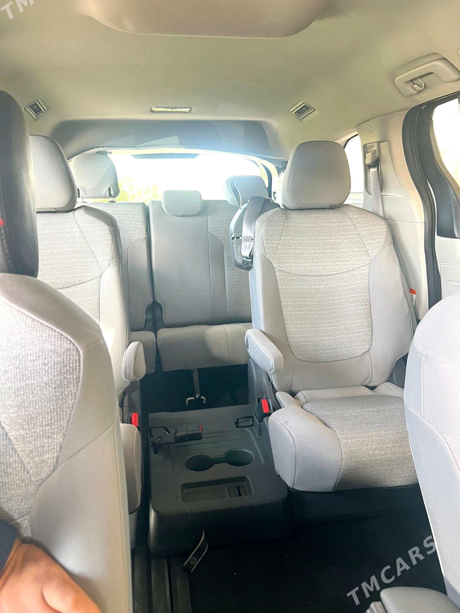 Toyota Sienna 2021 - 540 000 TMT - Мары - img 8