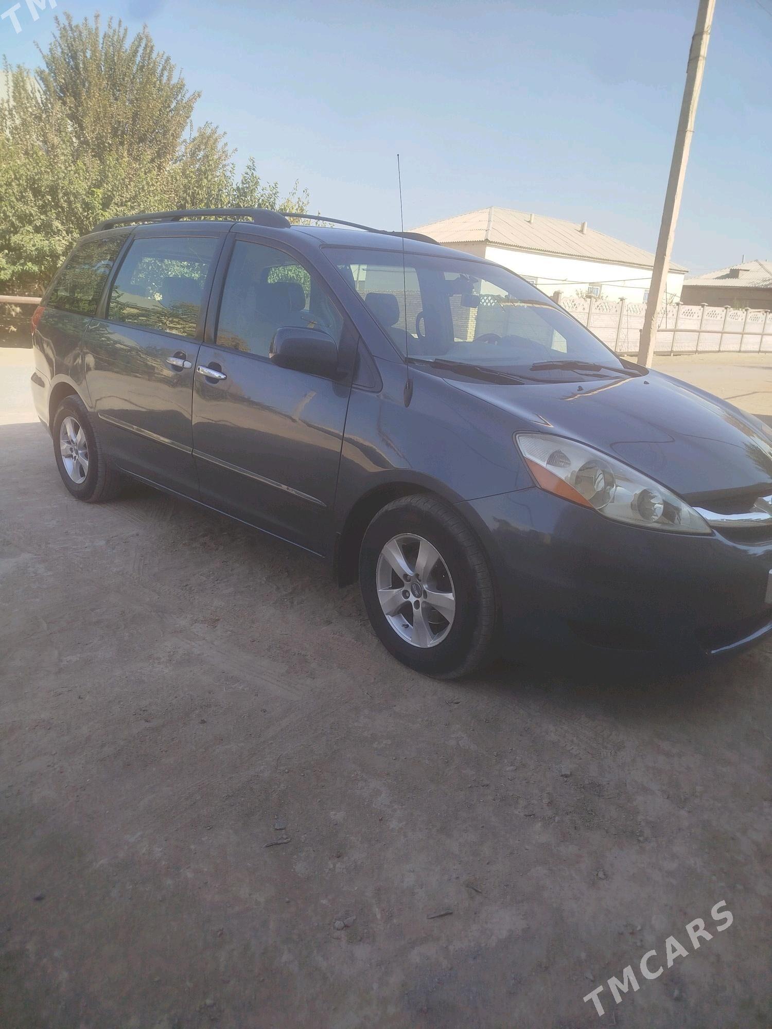 Toyota Sienna 2006 - 220 000 TMT - Мургап - img 4