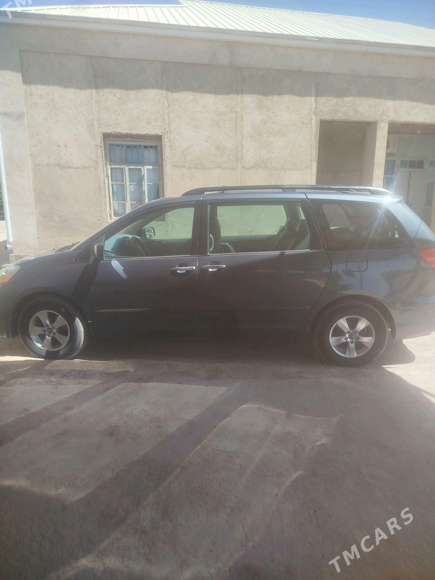 Toyota Sienna 2006 - 220 000 TMT - Мургап - img 3
