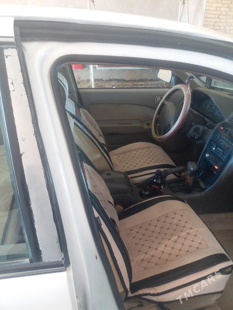 Nissan Maxima 1996 - 60 000 TMT - Фарап - img 2
