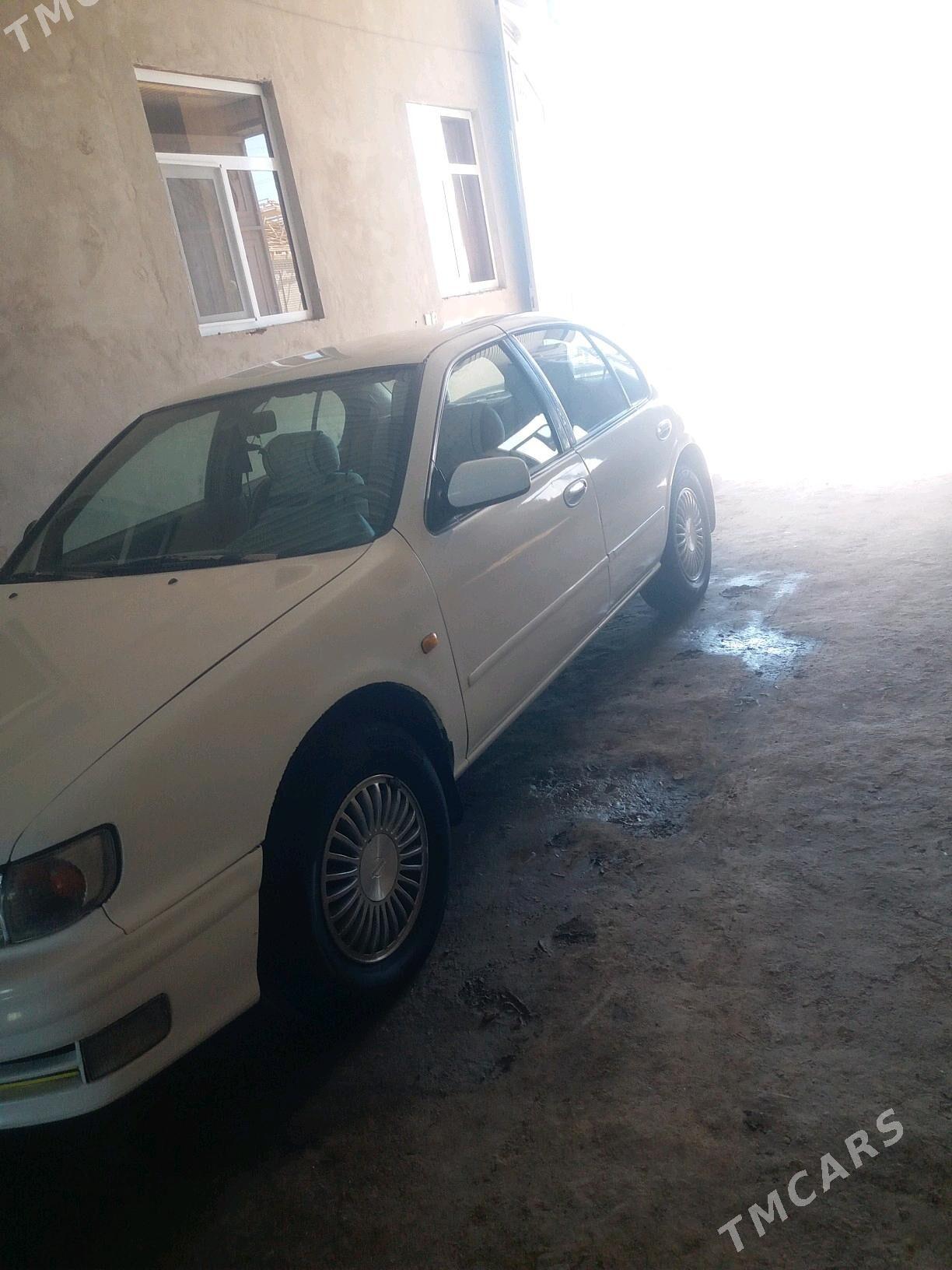 Nissan Maxima 1996 - 60 000 TMT - Фарап - img 4