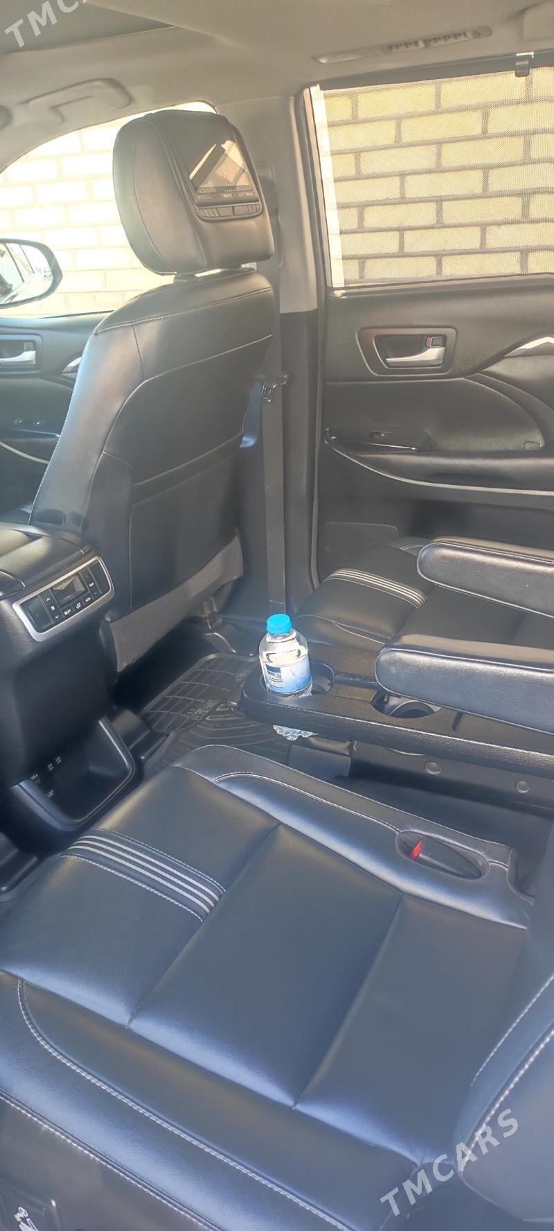 Toyota Highlander 2018 - 495 000 TMT - Мары - img 2