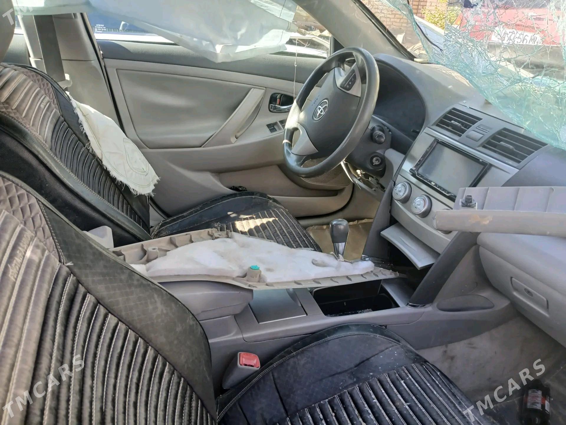 Toyota Camry 2010 - 110 000 TMT - Мургап - img 3