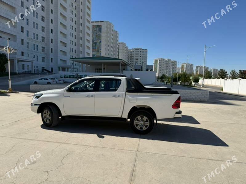 Toyota Hilux 2024 - 595 000 TMT - Aşgabat - img 6