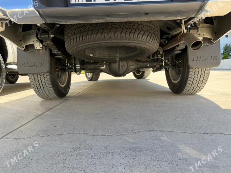 Toyota Hilux 2024 - 595 000 TMT - Aşgabat - img 9