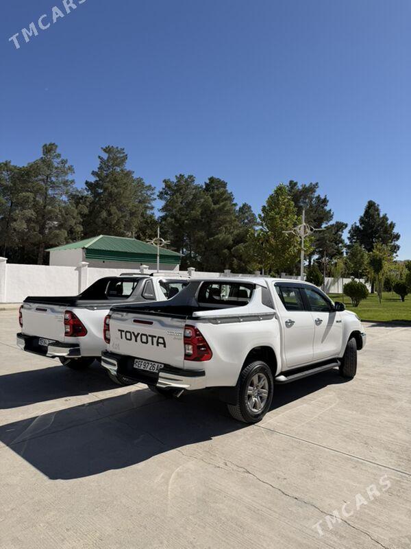 Toyota Hilux 2024 - 595 000 TMT - Aşgabat - img 3