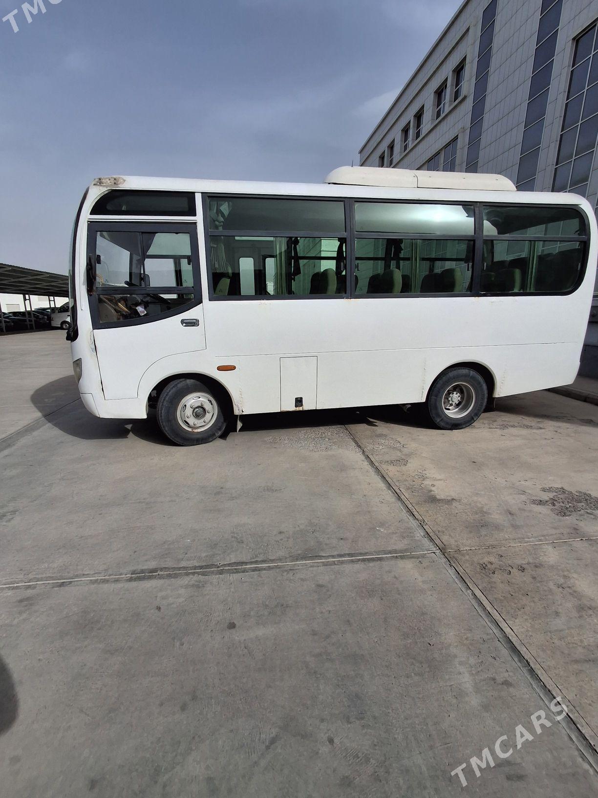 Toyota Coaster 2009 - 200 000 TMT - Кëши - img 3