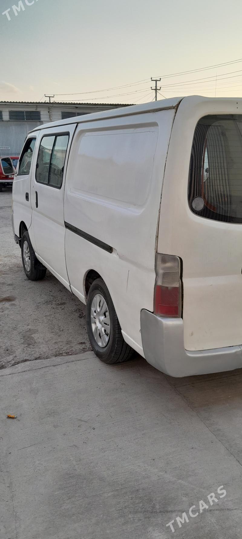 Nissan Urvan 2005 - 100 000 TMT - Kaka - img 2