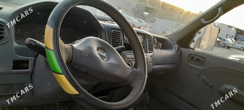 Nissan Urvan 2005 - 100 000 TMT - Kaka - img 4