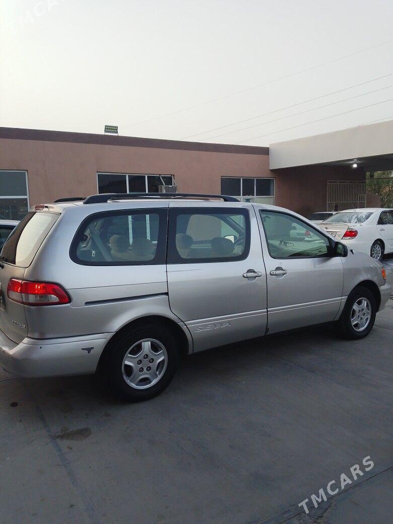 Toyota Sienna 2002 - 160 000 TMT - Мары - img 3