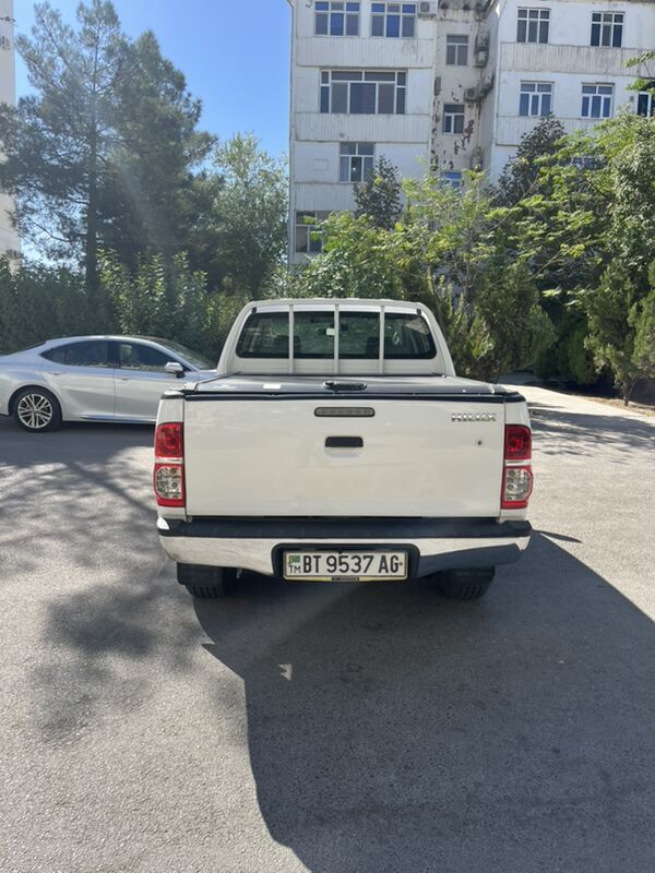 Toyota Hilux 2012 - 280 000 TMT - Parahat 2 - img 8